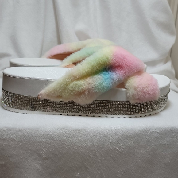 Cape Robbin Spotty Furry Slippers - Picture 3 of 9